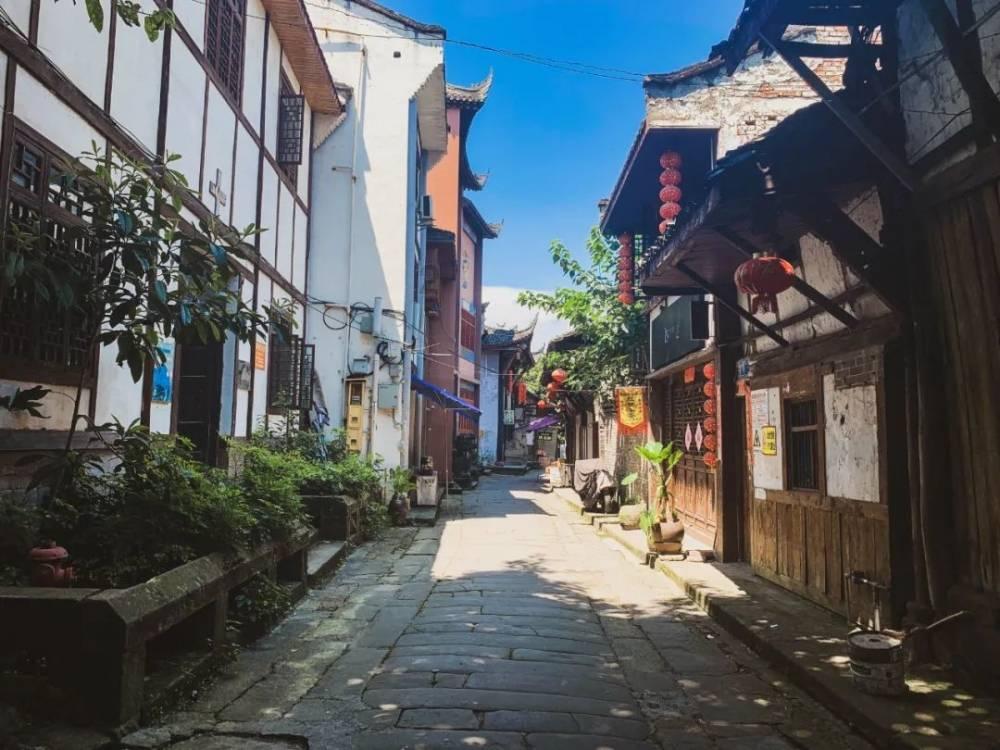 河谷冒险逃生